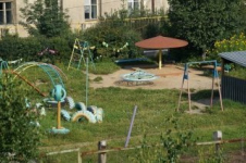 Отец и мать здесь молодые Отец и мать здесь молодые