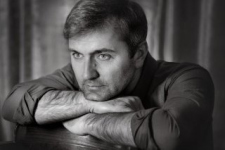 Ты пахнешь силою и нежностью... Ты пахнешь силою и нежностью...