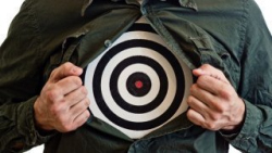 Собирает кровью дань Собирает кровью дань