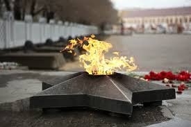 У вечного огня... У вечного огня...